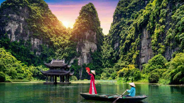 Hoa Lu – Trang An Grottoes Tour Full Day