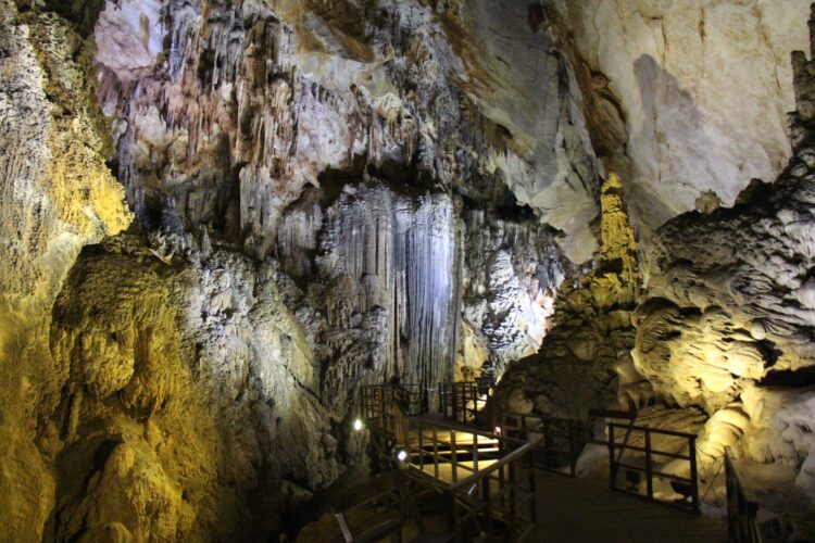 Paradise Cave – Phong Nha Cave (daily tour)