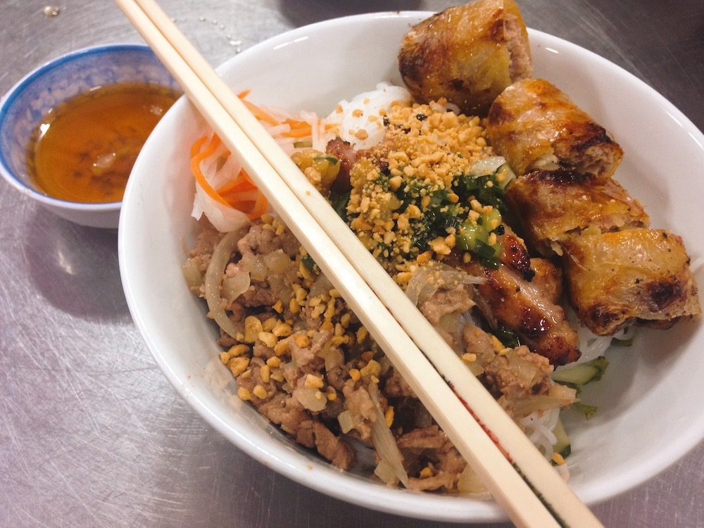 Saigon Street Food: 3.5-Hour Evening Tour