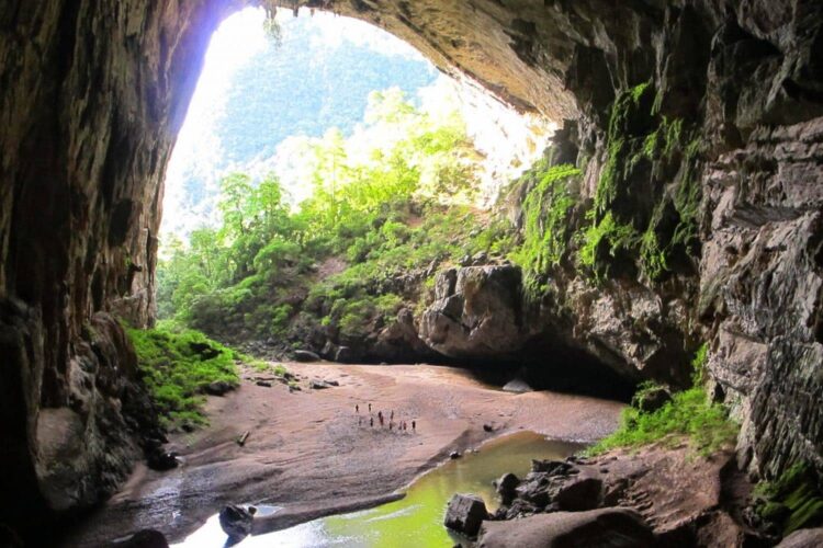 Abandoned Valley Trekking – Hang En (En Cave)