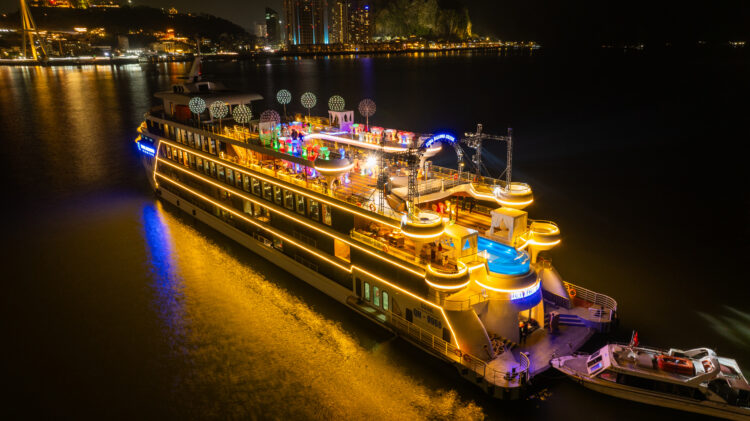 Luna Halong Cruise